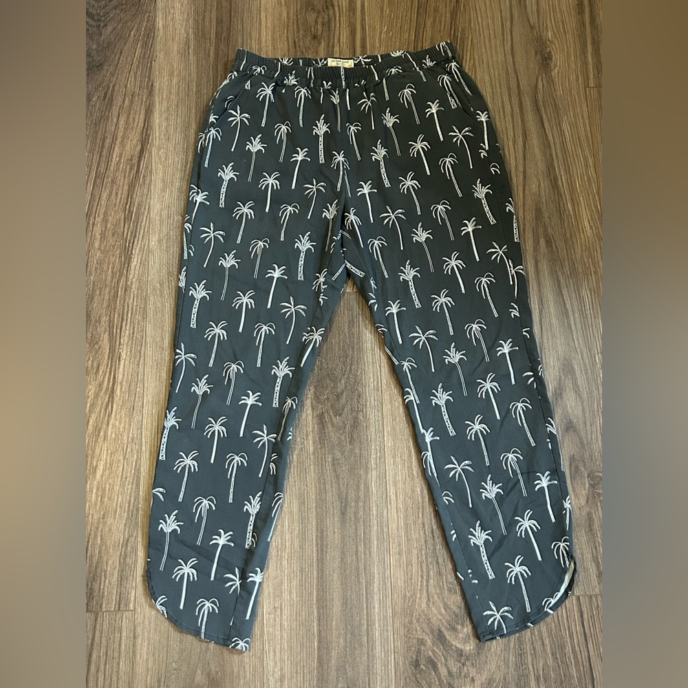 Marine Layer Charcoal Joggers  White Leaf Print MED